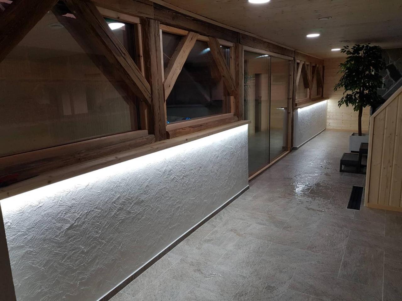 Отель Statek 3 - Wellness & Spa Глубока-над-Влтавой Экстерьер фото