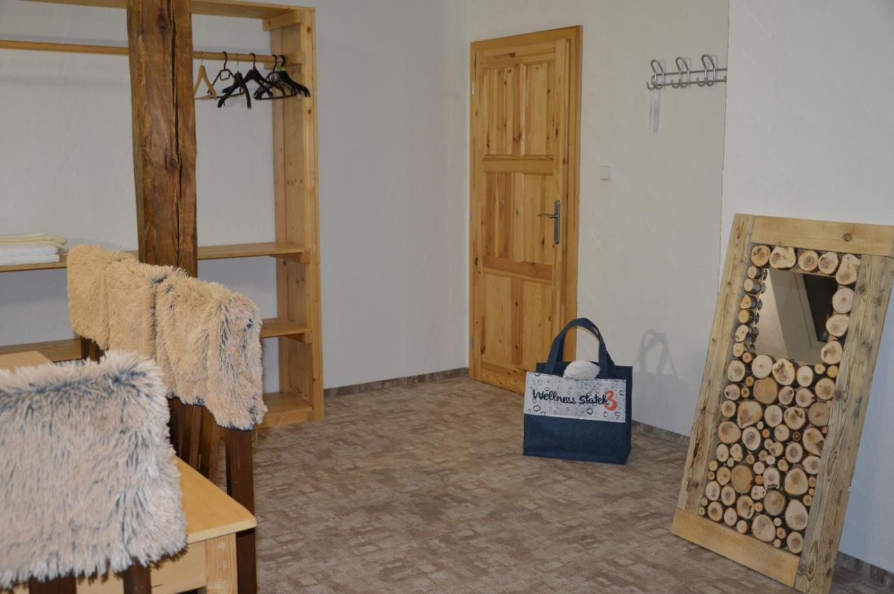 Отель Statek 3 - Wellness & Spa Глубока-над-Влтавой Экстерьер фото