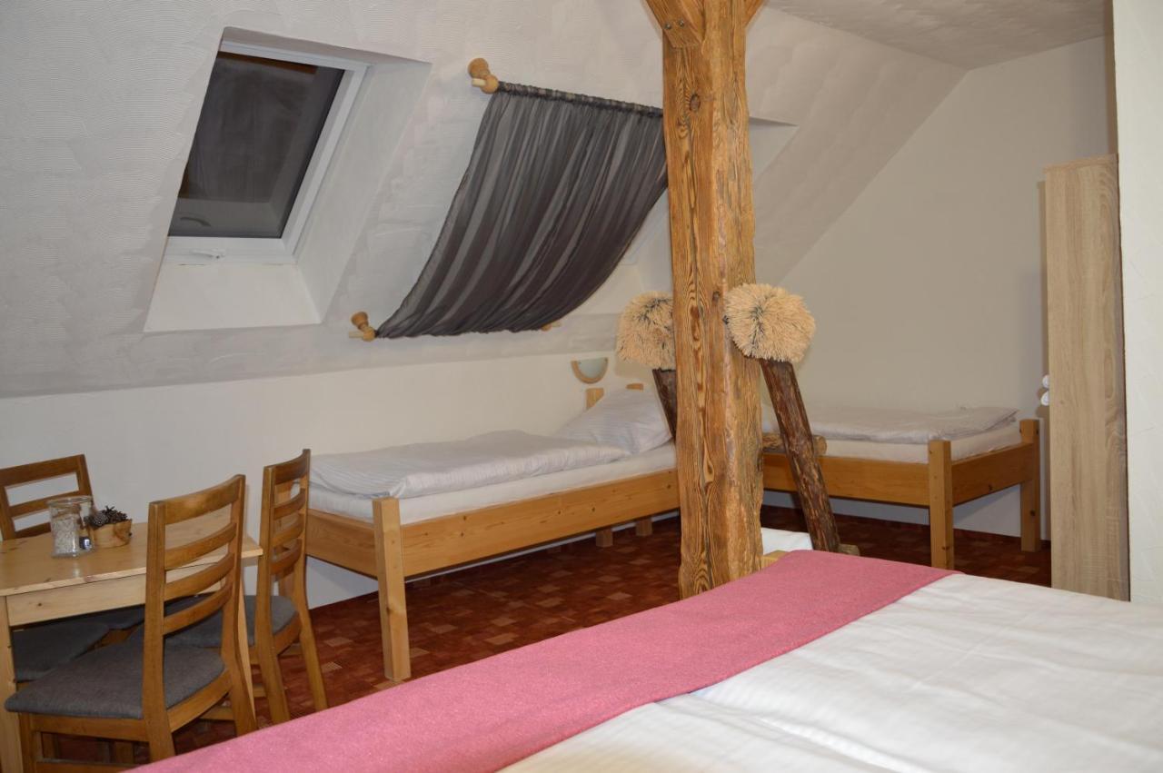 Отель Statek 3 - Wellness & Spa Глубока-над-Влтавой Экстерьер фото