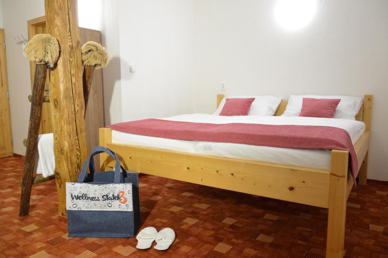 Отель Statek 3 - Wellness & Spa Глубока-над-Влтавой Экстерьер фото