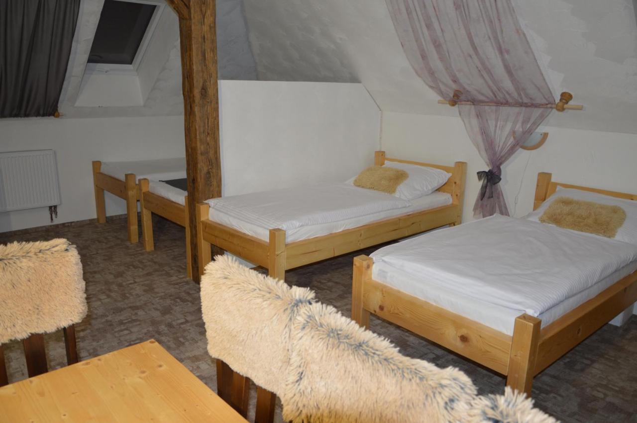 Отель Statek 3 - Wellness & Spa Глубока-над-Влтавой Экстерьер фото